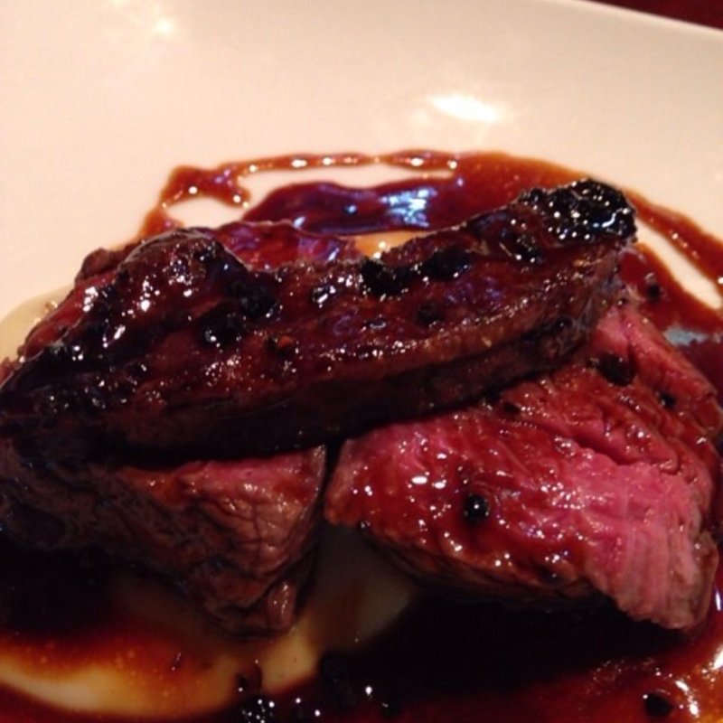 牛ヒレ肉とフォアグラのロッシーニ風(マリヨンヌ)