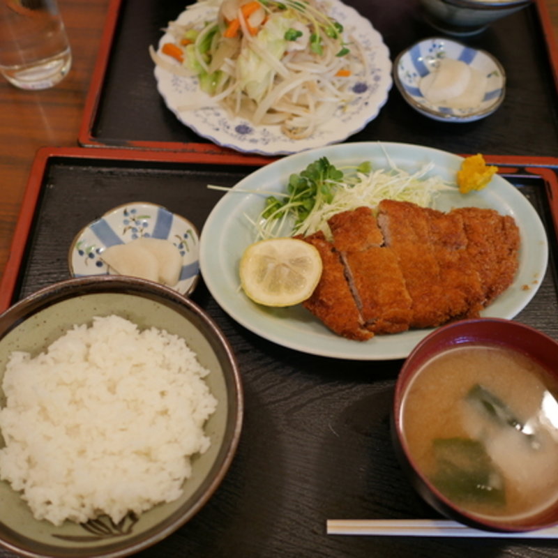 とんかつ定食(まるけん食堂)