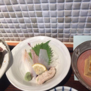白身のお魚の刺身(マルワ食堂)