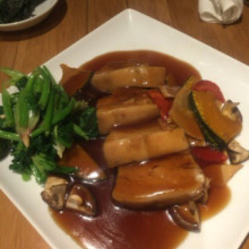 豚バラの角煮と根菜の大豆ソース煮込み(マンダリン マーケット文華市場)