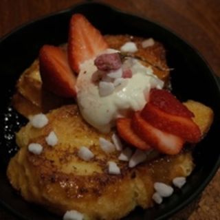 鉄板フレンチトーストいちご～桜の香～(自家焙煎珈琲みじんこ)