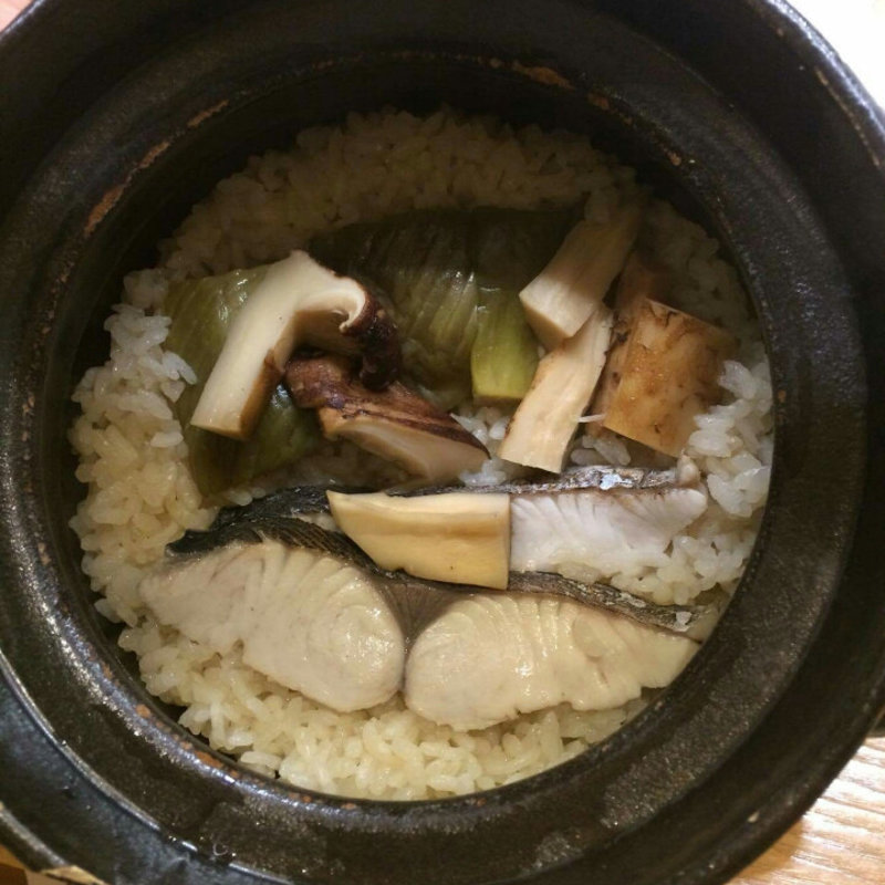 季節の炊き込みご飯(みつや)
