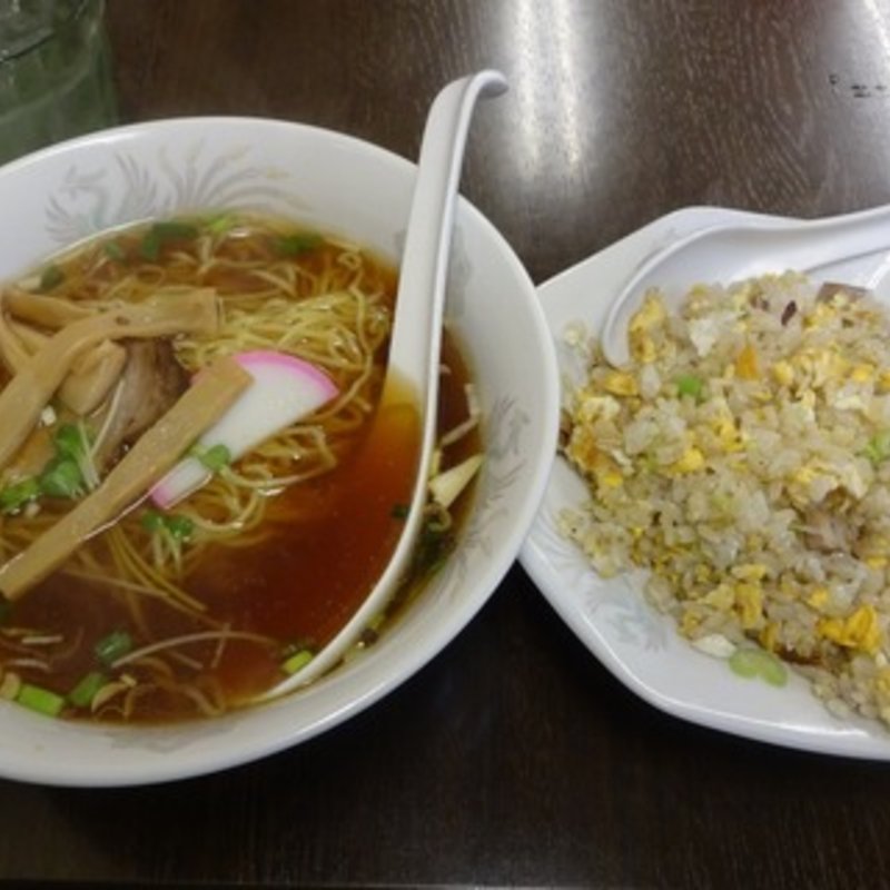 ラーメンと半チャーハンのセット(レストハウスみどり)