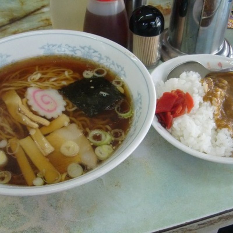 セットメニューを半カレー(ミナミ食堂 )