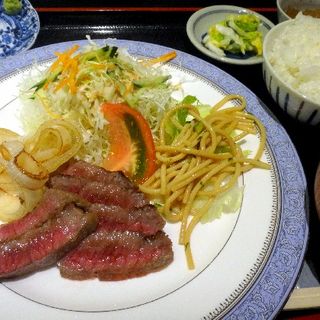 牛ステーキ定食(みやだい倶楽部)