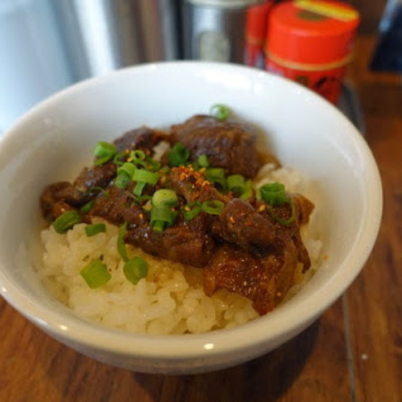 牛煮込み丼(noodle kitchen ミライゑ)