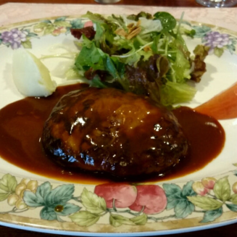煮込みハンバーグ(ムッシュ田中の料理とワインの店Vin Vin)