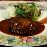 煮込みハンバーグ