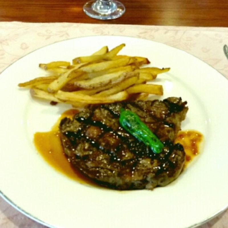 牛ロースステーキランチ(ムッシュ田中の料理とワインの店Vin Vin)