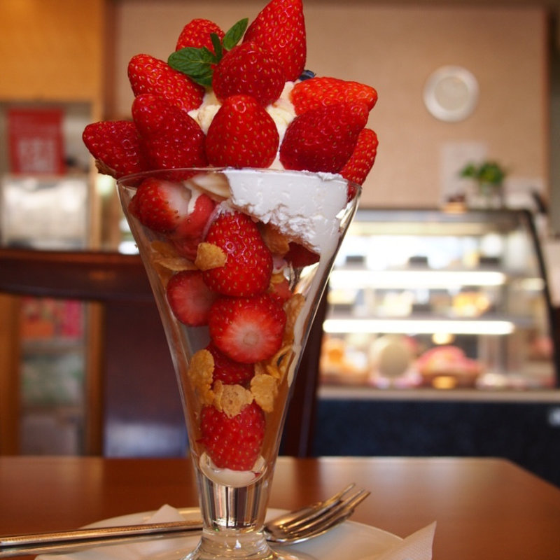 いちごパフェ(むらはた )