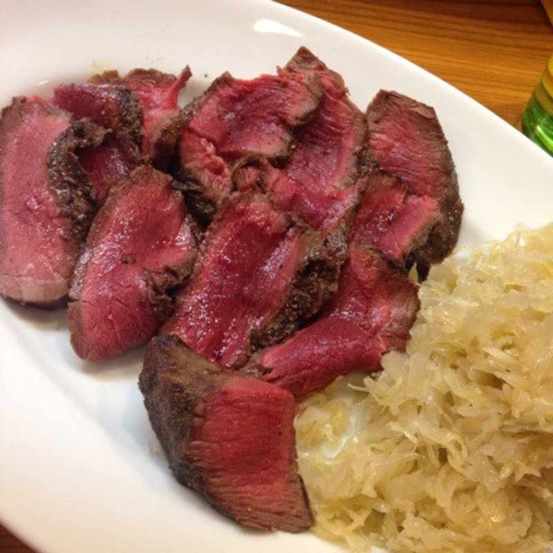 鹿肉のロースト(メゼババ )