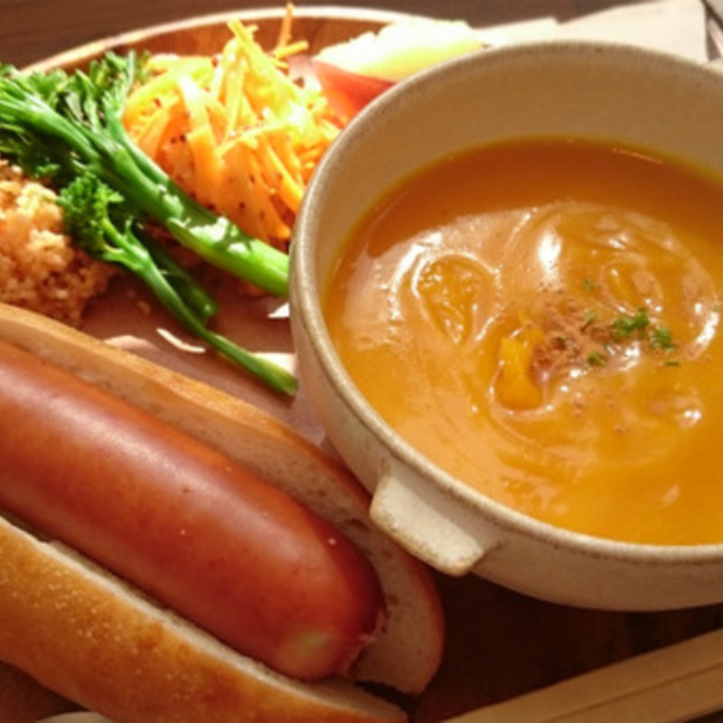 カボチャのポタージュでパンはホットドック(メゾン イケ （MAISON IKE）)