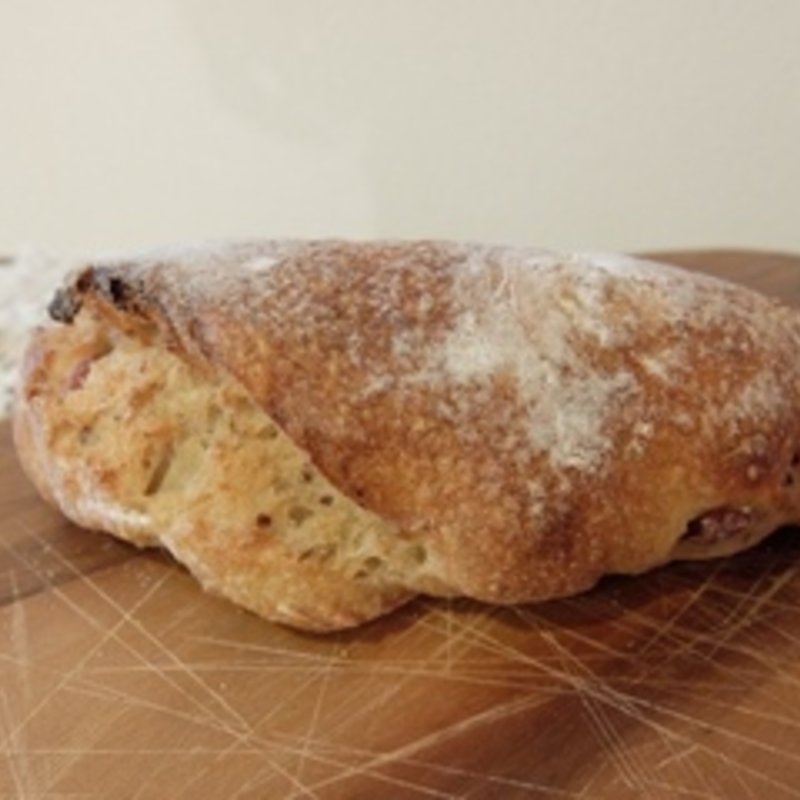 スモークチーズとベーコンのカンパーニュ(メゾンカイザー)