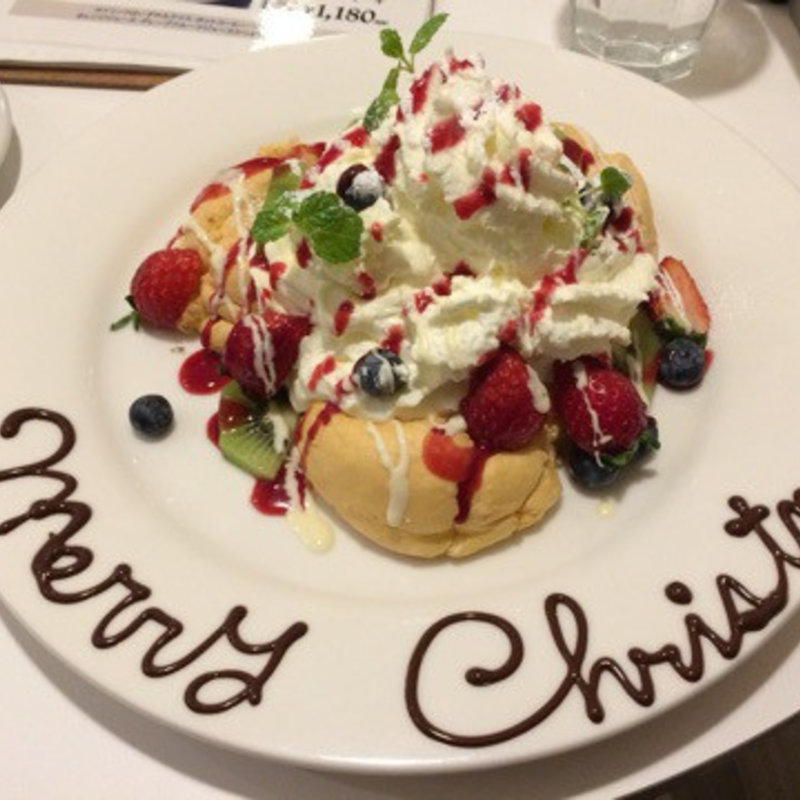 ホワイトチョコとベリーのクリスマスパンケーキ(メルカート デ サッポロ)