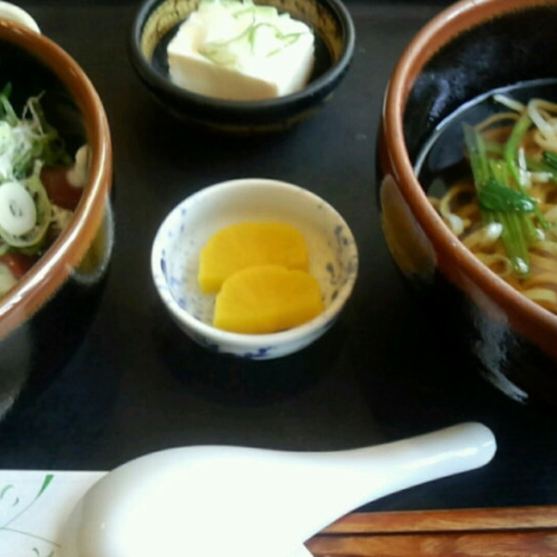 ランチ（マグロやまかけ丼とささめうどん）(めん処 天満屋)