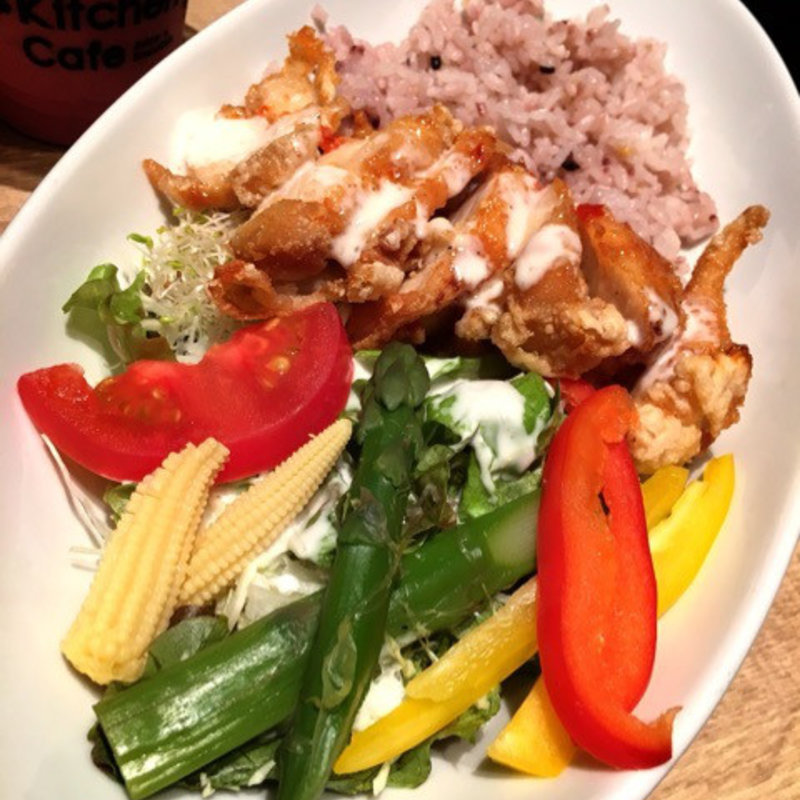 蒸し鶏のベジライスボウル(モアナキッチンカフェ 有楽町イトシア店)