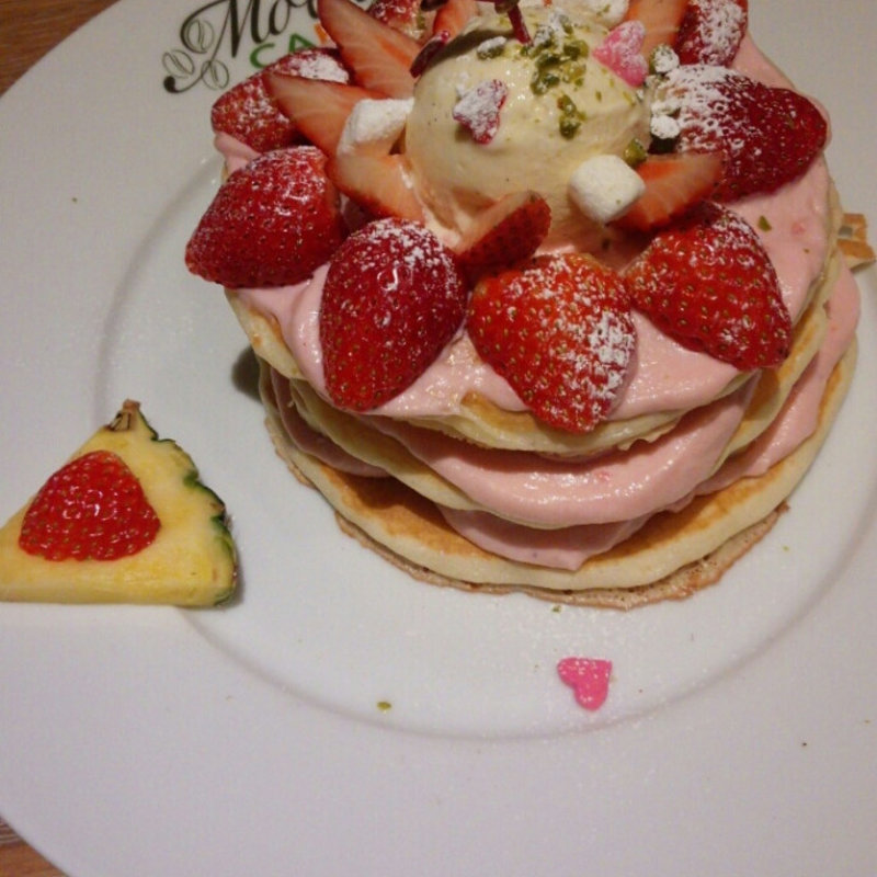 冬のスペシャル原宿の恋人　いちごミルクパンケーキ(モエナ カフェ （Moena CAFE）)