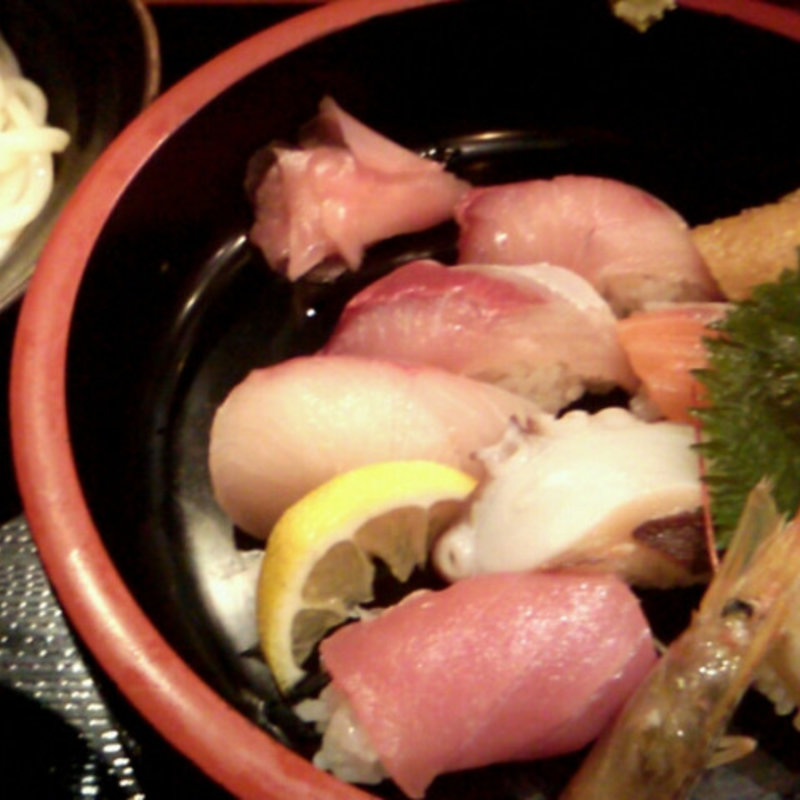 上にぎりセット(もちもちうどんの巌流島)