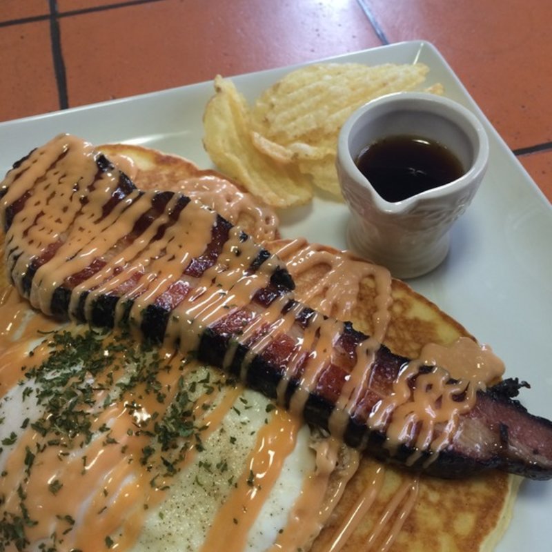 ベーコン乗せのパンライス(モモカフェ （Momo Cafe）)