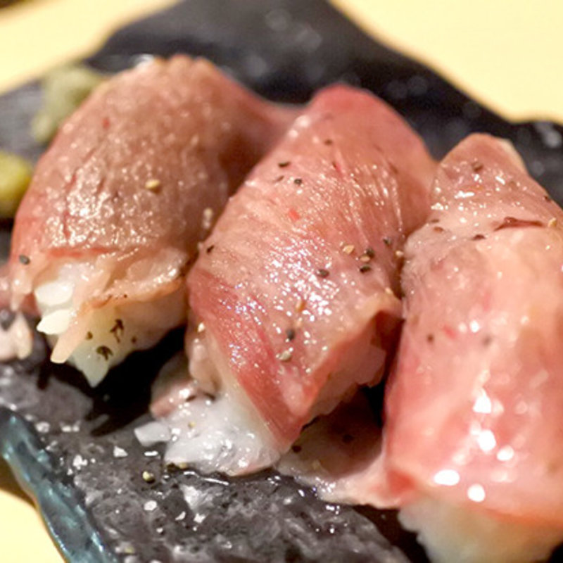 千屋牛の炙り寿司(ももたろうの屋台 )