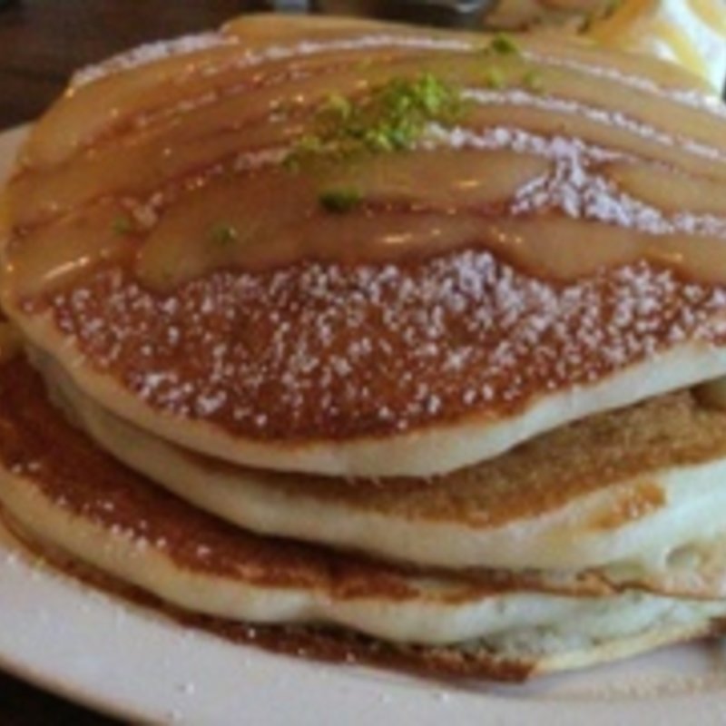 自家製レモンカードとバナナのパンケーキ(ももちどり)