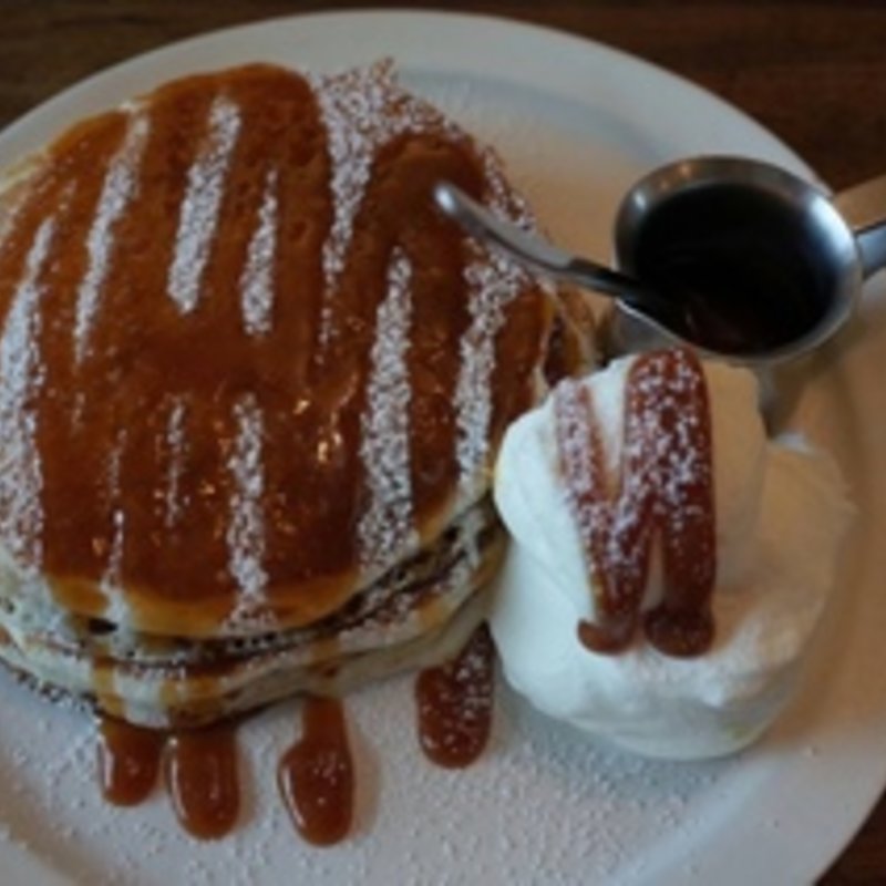 自家製塩バターキャラメルのパンケーキ(ももちどり)