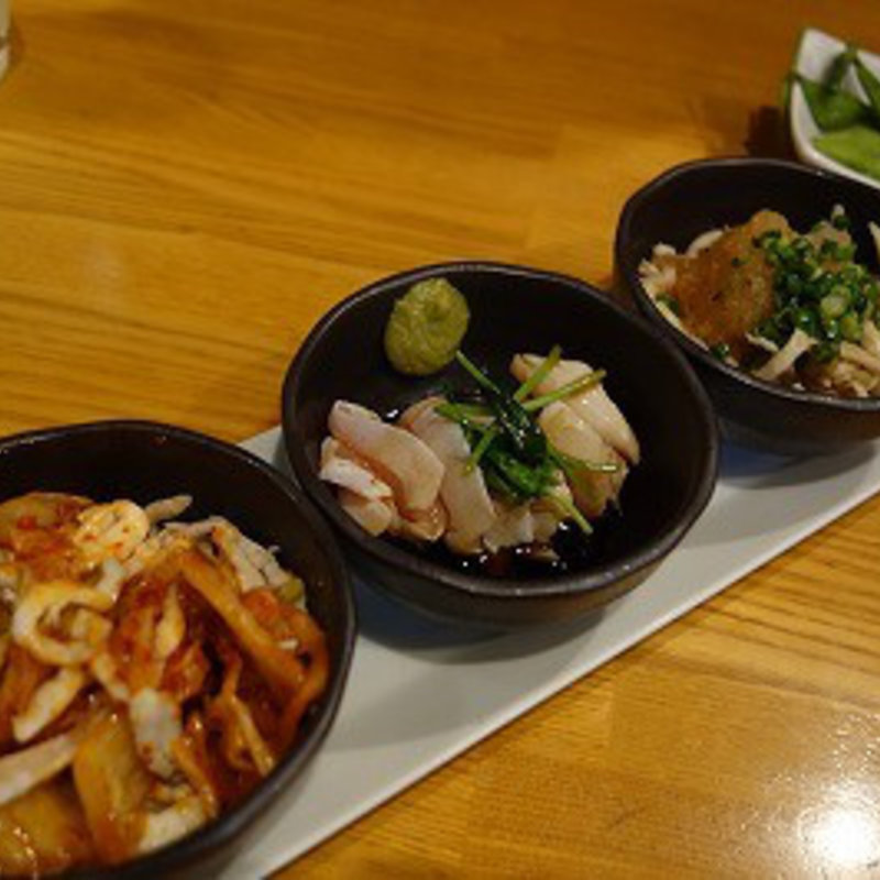 鶏の三種盛り(やきとり ｢ぐるまん｣)