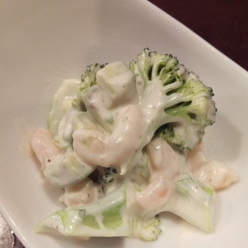 海老とアボガドのブロッコリーマヨネーズ和え(やきとり家 すみれ 高田馬場店)