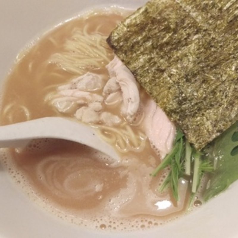濃厚鶏白湯ラーメン(やきとり家 すみれ 高田馬場店)