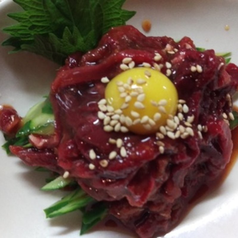 鯨肉新鮮ユッケ(浦野屋 やきとんてるてる)