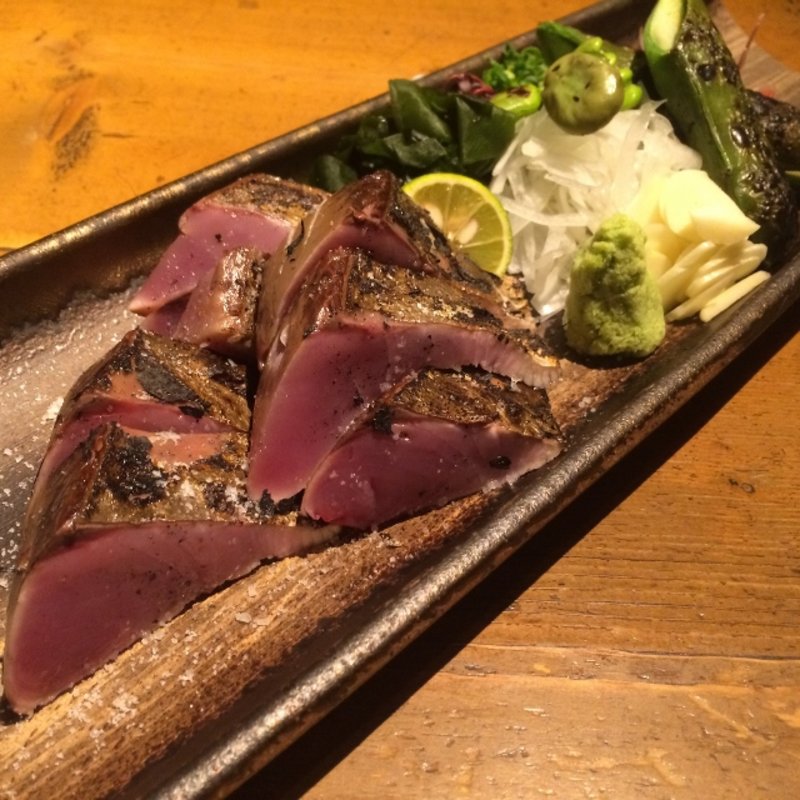  名物かつおの塩たたき(太郎丸 （かみかたかいせんとんや たろうまる）)