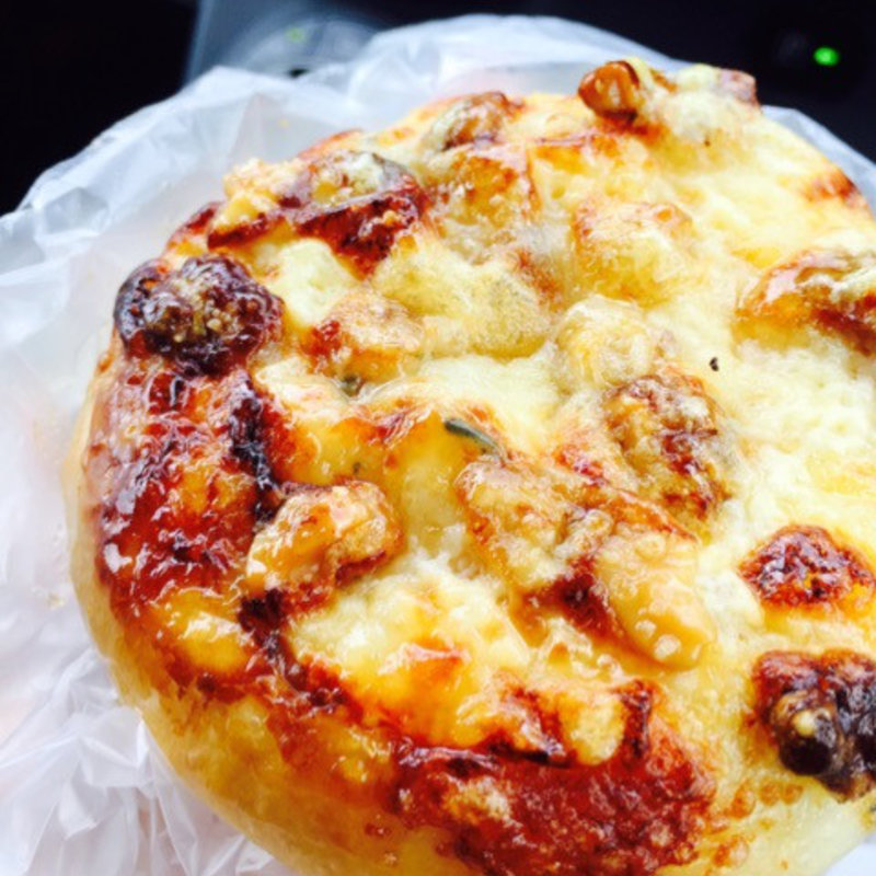 チーズフォカッチャ(ヤマネコ )