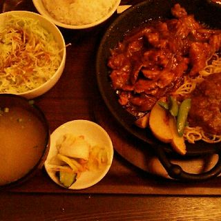 ポークチャップ定食(ヤムヤム 愛国店 （yamyam）)