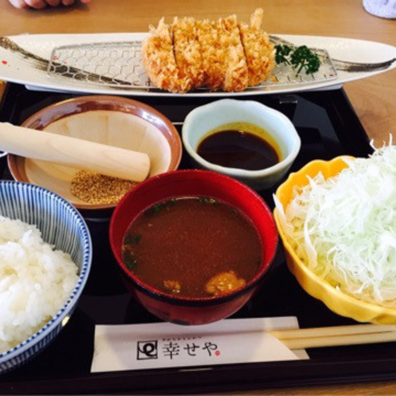 口福ランチの厚切りヒレカツ(やわらかとんかつ 幸せや 則武店 )