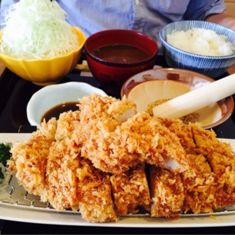 特大厚切りロースカツ(やわらかとんかつ 幸せや 則武店 )