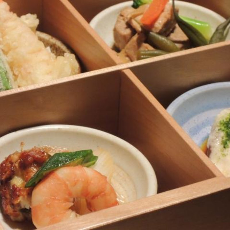 彩二段重(や満登)