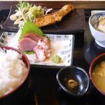 秋鮭バター焼とミニお造り定食(ヨコスカシェル)