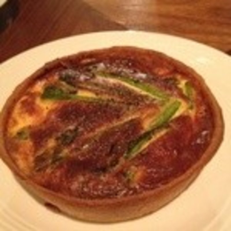 自家製焼きたてキッシュ(ラ ココリコ 上野本店)