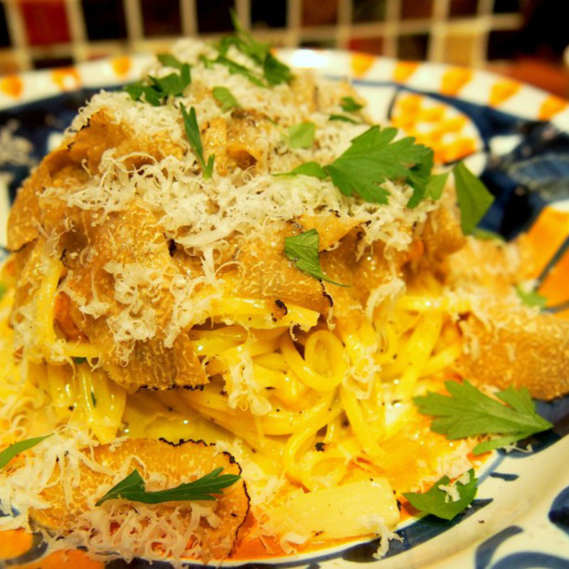 トリュフとジロール茸のパスタ(La pignataラ ピニャータ)