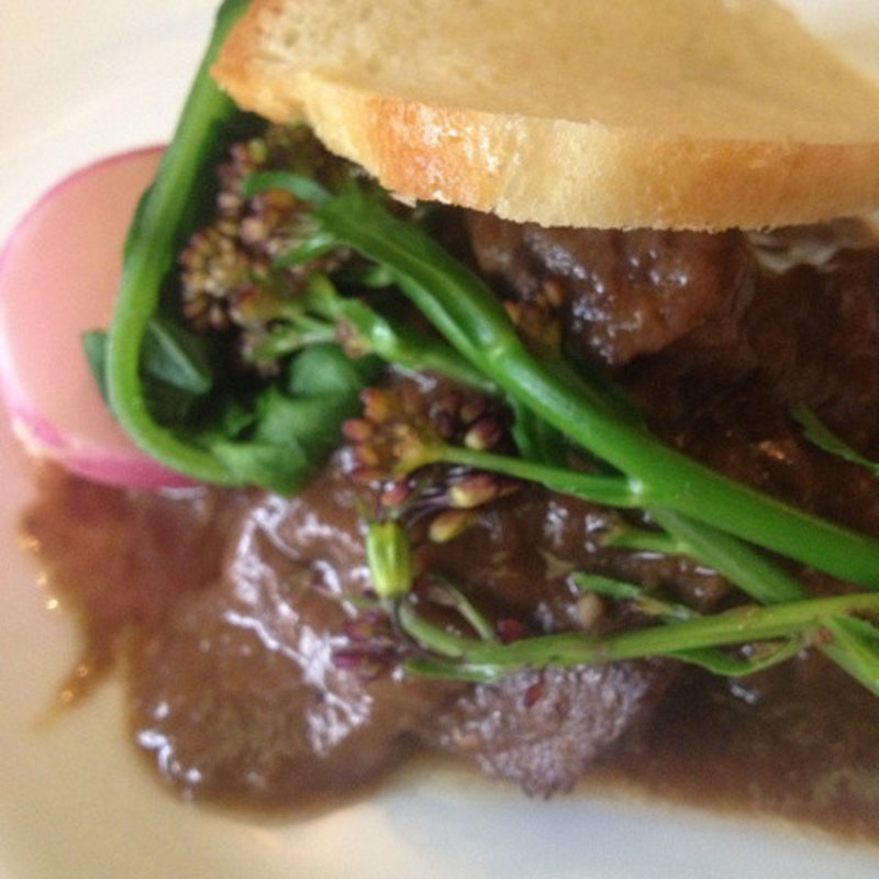 ジャージー牛の赤ワイン煮(ラ　フェニーチェ （la　FenicE）)