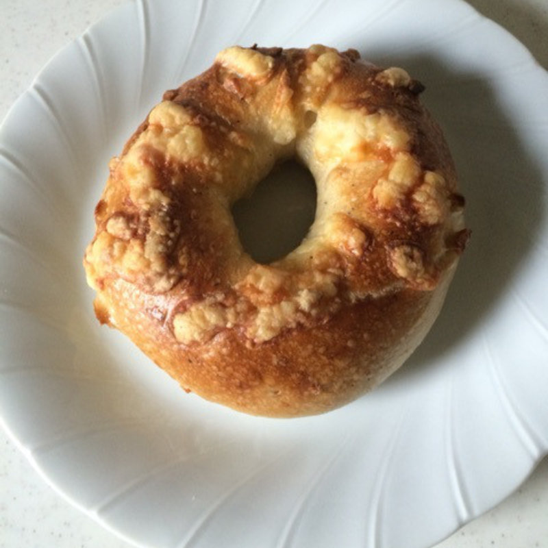 チーズにブラックペッパーにカシューナッツベーグル(ラ ブランジュリ カロン （la Boulangerie CALON）)