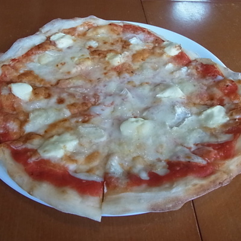 ラぺスカピザ（四種類のチーズ）(ラ ぺスカ )