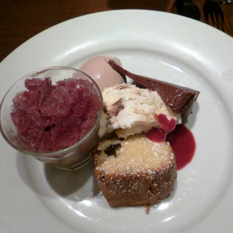 本日のデザート盛り合わせ(ラ・トォルトゥーガ)