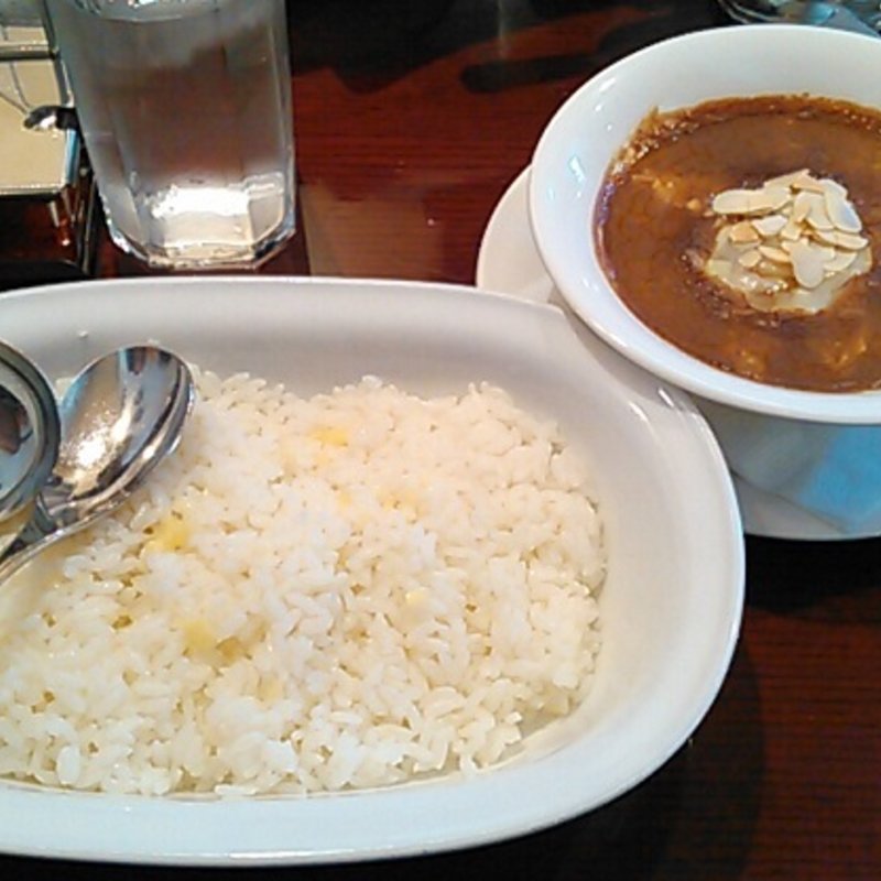 チーズカレー ポテト付き(ラ・ファミーユ)