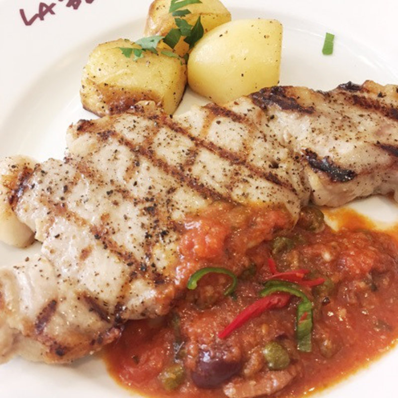 香味豚のグリル、トマトソース添え(ラ・ベットラ・ビス )