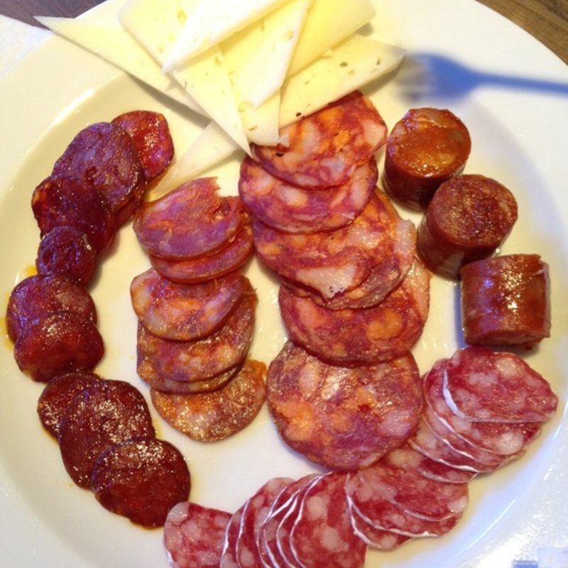 水牛のチーズ、セマミクラードや、チョリソー(ラ・ボッテガ デル ピアット （LA・BOTTEGA del piatto）)