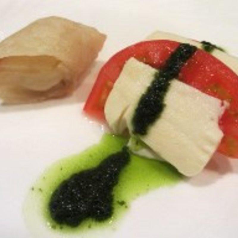 リンゴとカマンベールの春巻き　豆腐のカプレーゼ(ラ・リヴィエール )