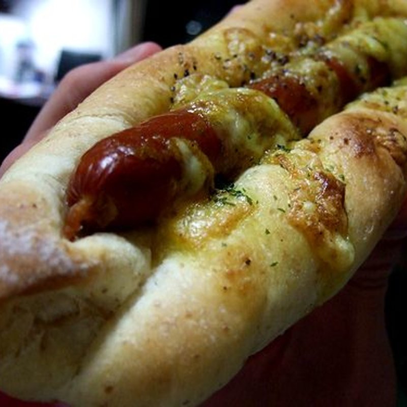 ピリからウインナーカレーチーズ(パン工房 ら・麦 赤坂店)