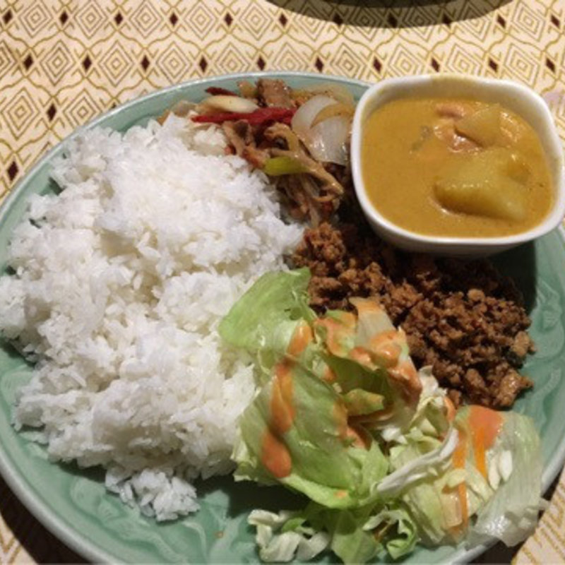 大盛りプレート(Lai Mai)