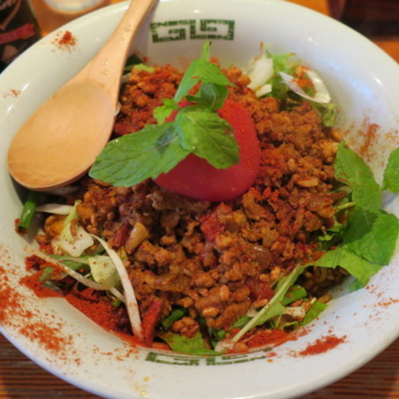 真っ赤な和えそば with 瀬戸のもち豚(えにし )